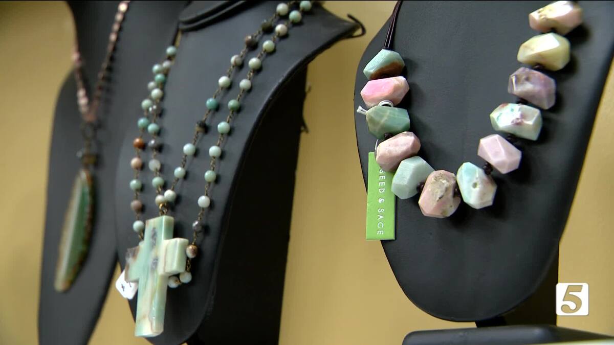 Ms_Cheap's tweet card. Ms. Cheap takes us to Designer Finds where you can get high end items for one third of the retail price!