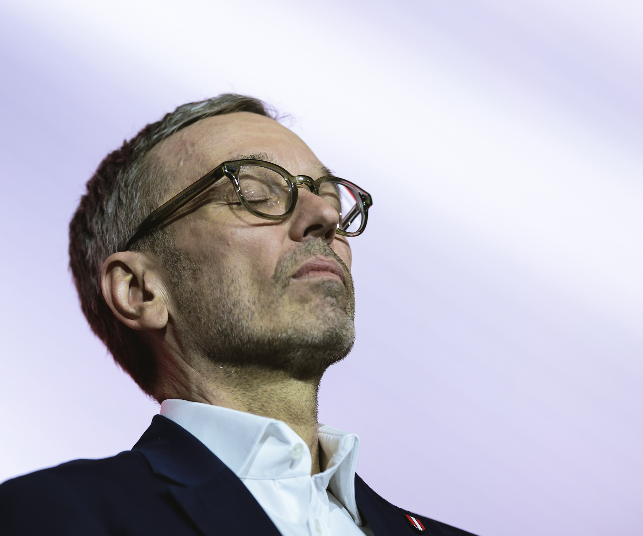 Schmitt_News's tweet card. Das nächste Polit-Beben in Österreich: Bereits 47 % der Österreicher wollen "ein neues politisches System" - für die schwarz-rot-pinke Koalition ist dies sicher kein Auft