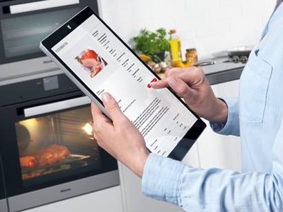 computablenl's tweet card. Facebook is het grootste content platform ter wereld, maar maakt geen content. Uber is het grootste taxibedrijf ter wereld, maar heeft geen taxi’s. Airbnb is de grootste hotelketen ter wereld, maar...