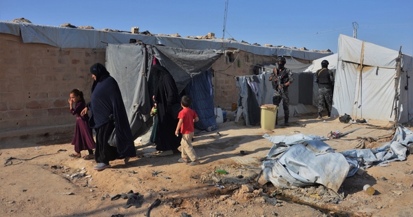 TheReturn_Doc's tweet card. La intención del Ejecutivo es traer a las tres mujeres españolas así como una marroquí casada con un español y a los al menos 16 menores que están a su cargo