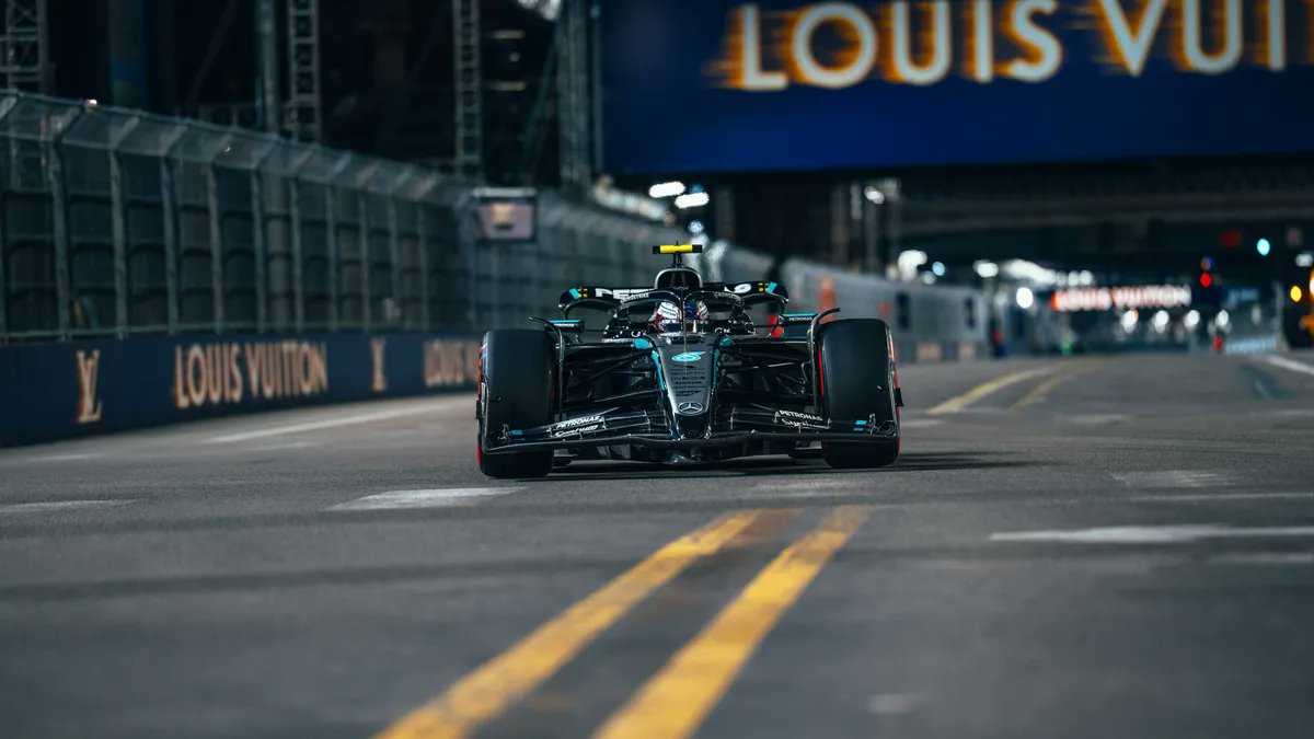 F1Maximaal_nl's tweet card. Kimi Antonelli heeft in Las Vegas zijn misschien wel meest indrukwekkende optreden tot nu toe neergezet. De jonge Mercedes-coureur startte vanaf een teleurstellende zeventiende plek, maar werkte...
