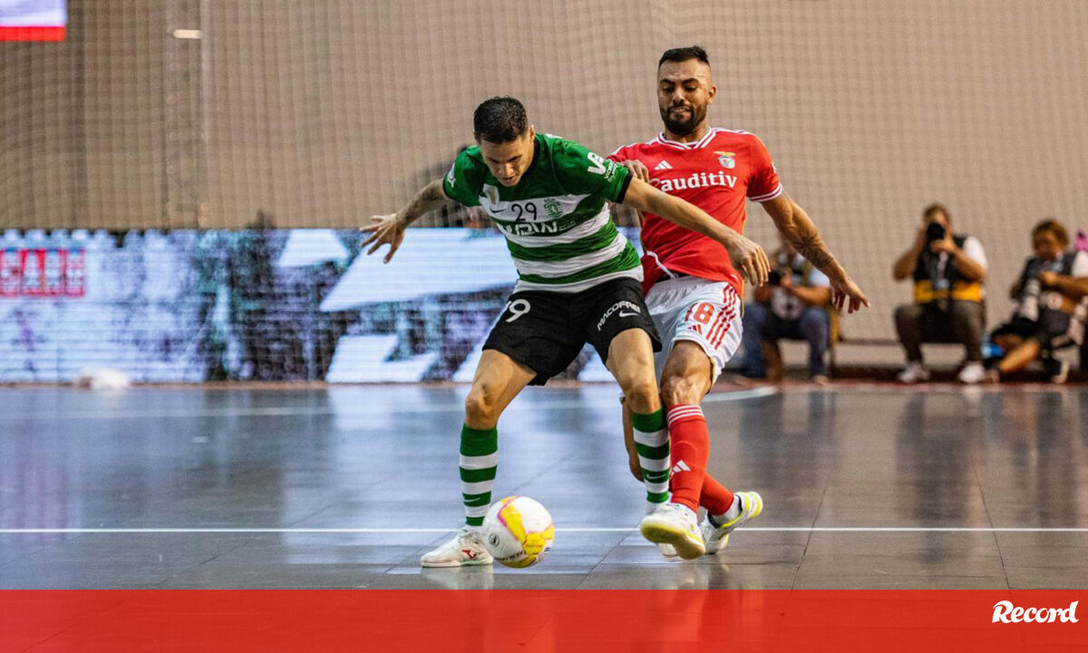 scpmariadavid's tweet card. Publicação, que metia ao 'barulho' jogador do Sporting e guarda-redes do Benfica, era relativa aos cinco melhores da Liga Placard