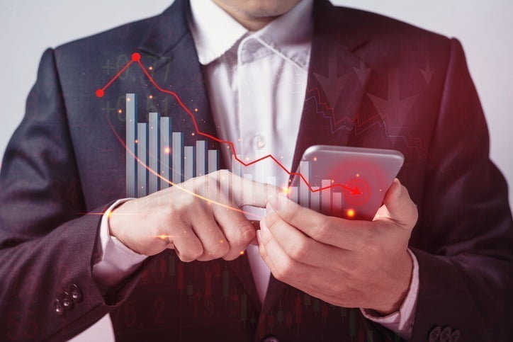 hankyungmedia's tweet card. "5000피 진짜 간다"…개미들 빚까지 내서 사들인 종목, 빚투 '역대 최대'…조선·방산·반도체 쏠려 '5000피 바로 갈 줄' 빚투 코로나19 시기 기록도 깨 빚투 몰린 섹터, 코스피 시총의 50% 비중 "반대매매 한 번 나오면 지수 출렁일 수도" 반대매매도 올들어 최대 미수금 대비 비중도 급증