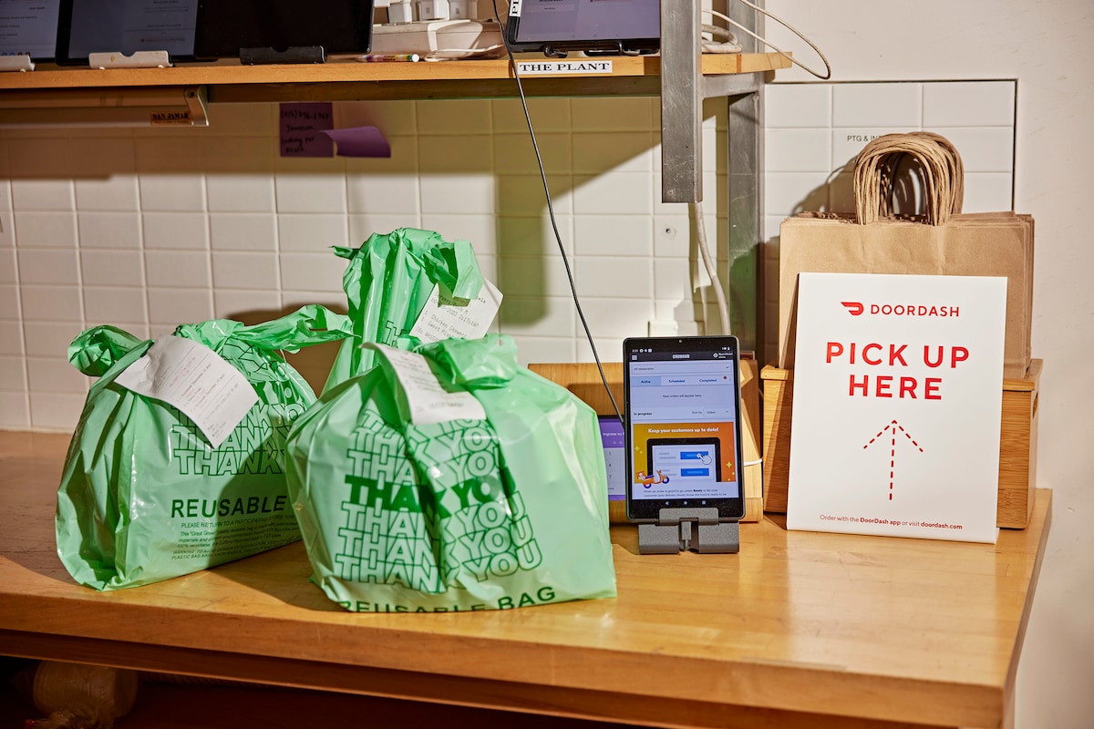 aminyazdani's tweet card. DoorDash, Grubhub and Uber Eats may be convenient, but whether they’re a winning proposition for anybody can swing on a few dollars.