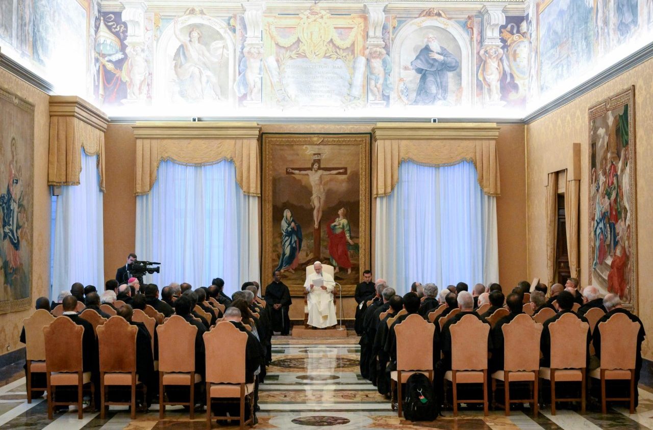 Vaticannews_ru's tweet card. 24 ноября Лев XIV принял на частной аудиенции участников 215-го Генерального капитула Ордена служителей Девы Марии. Папа подчеркнул необходимость ...