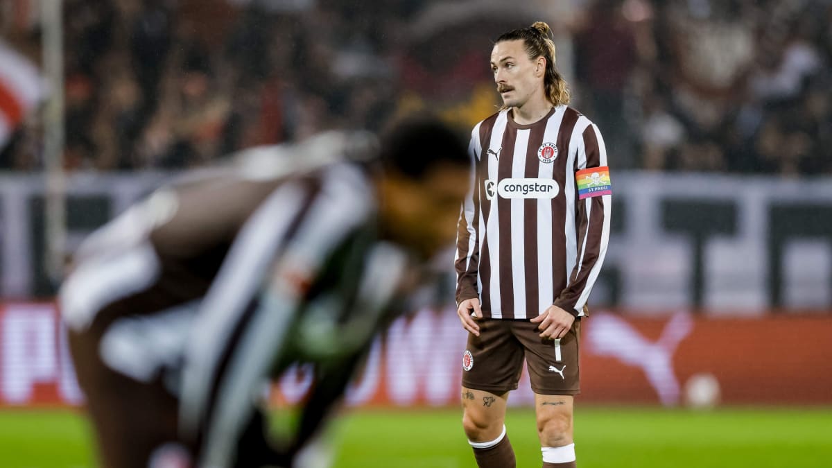 kicker_FCSP's tweet card. Den ersten Startelfeinsatz seit dem April hatten Jackson Irvine und St. Paulis Trainer Alexander Blessin gleichermaßen herbeigesehnt. Das Ende der Niederlagenserie bedeutete das Comeback des Kapitäns...