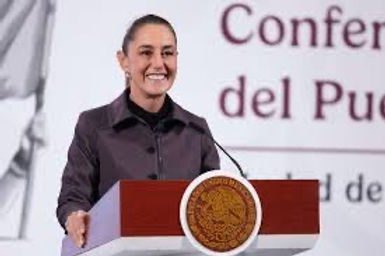 LaRuedaDelPoder's tweet card. EL SOCAVÓNCARLOS GARCÍAEnfadada, con el rostro duro que demostraba severa indignación, adusta y muy molesta, la jefa del Ejecutivo Federal, Claudia Sheinbaum Pardo, aseguró tajantemente que “México...