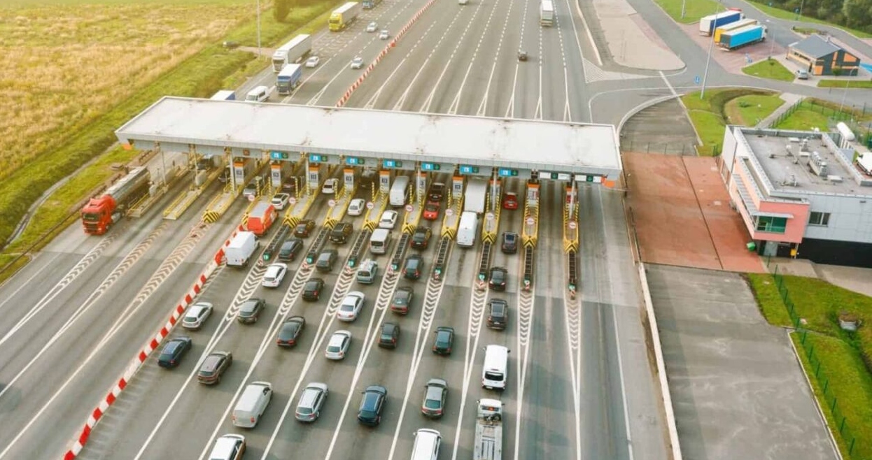 SOSESTRADAS's tweet card. Iniciativa da deputada Renata Abreu recentemente, parecer favorável na Comissão de Finanças e Tributação (CFT) O projeto de lei da deputada Renata Abreu