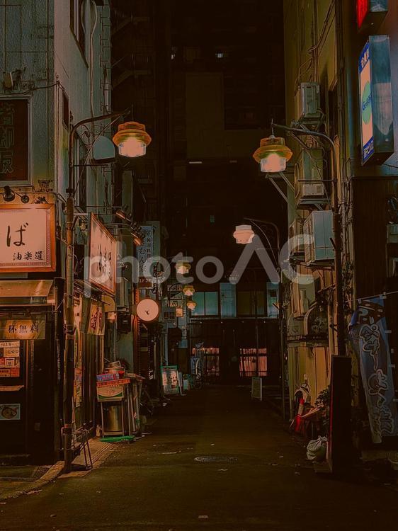 LpAUBAdAmb90481's tweet card. ノスタルジックな雰囲気の小さな路地裏②（No: 33882424）の無料写真素材を提供する「写真AC」のフリー写真素材は、個人、商用を問わず無料でお使いいただけます。クレジット表記やリンクは一切不要です。Web、DTP、動画などの写真素材としてお使いください。