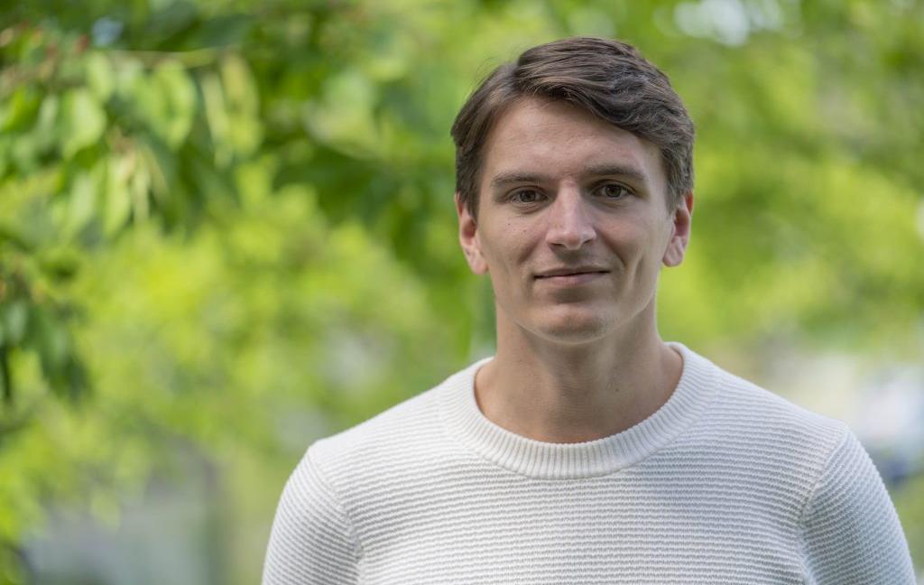 MathildeTG's tweet card. Svarer forsker ved C-REX, Christopher R. Fardan.