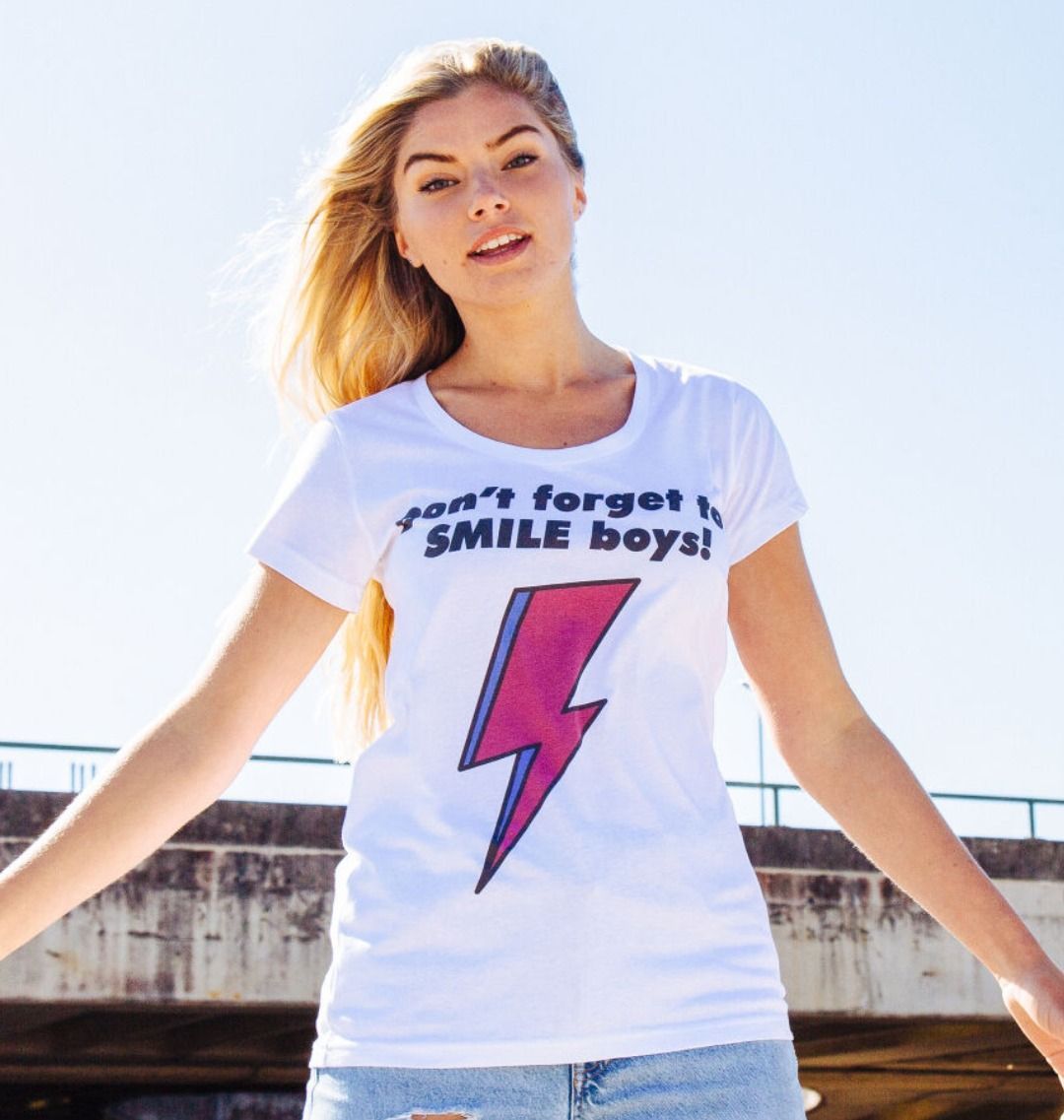 manwhohasitall's tweet card. Order yours before 1pm now for next day delivery (UK only). Required for every wardrobe, this tee is the ideal all-year-rounder. This brand new Smil...