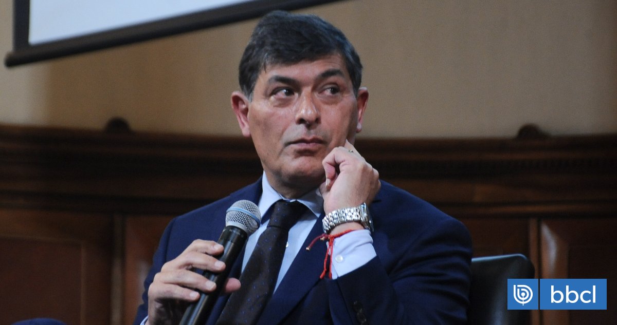 biobio's tweet card. La llamada “Ley Topo” de Franco Parisi —que propone pagar hasta un 30% del dinero recuperado a funcionarios que denuncien...