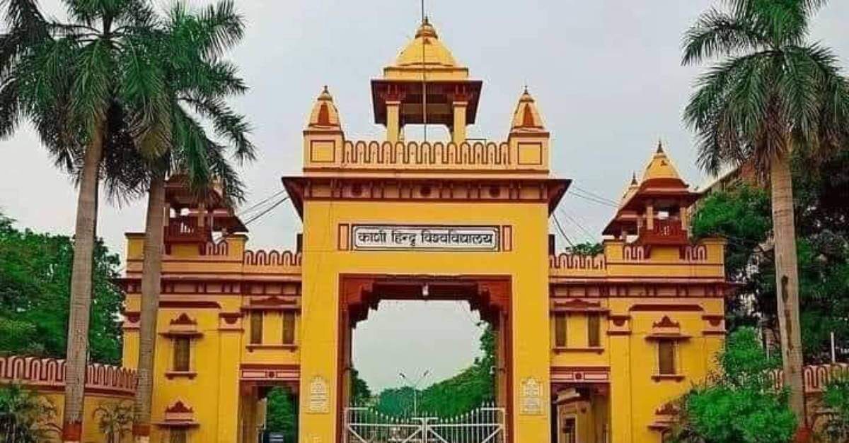 livevns's tweet card. वाराणसी। कोवि‍ड 19 की दूसरी लहर शुरू होने के साथ ही वाराणसी स्‍थि‍त काशी हि‍न्‍दू वि‍श्‍ववि‍द्यालय (BHU) में ऑफलाइन क्‍लासेज़ की जगह ऑनलाइन पढ़ाई शुरू कर दी