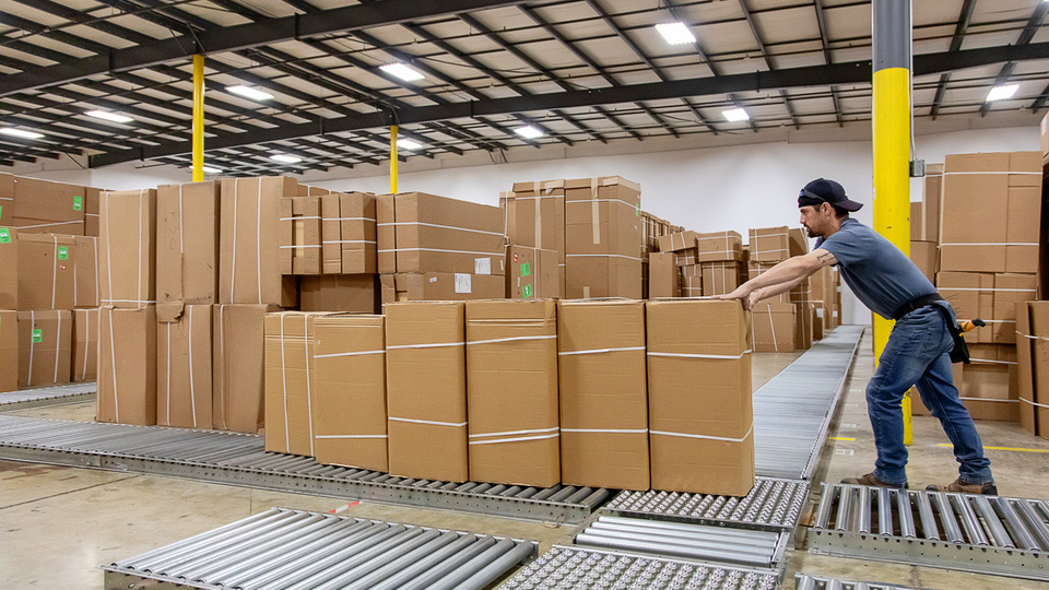 UNEX's tweet card. Discover 23 practical and efficient uses for gravity conveyors in various industries. Learn how conveyors can streamline operations and boost efficiency.