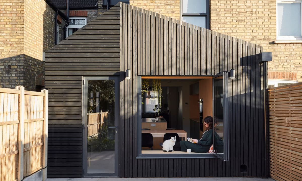 EstatesIT's tweet card. A side extension can turn a useless alleyway into a useful rear space. One Walthamstow couple share how they did it