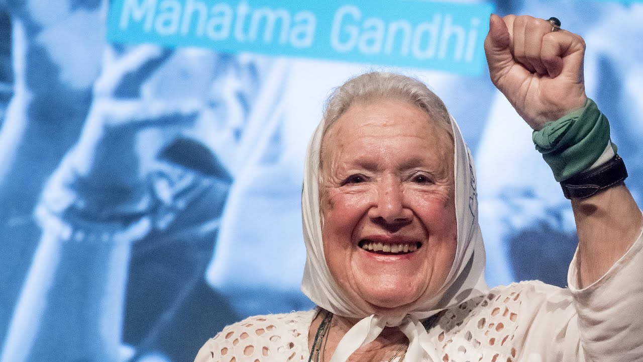 dandrola's tweet card. [Documental] Nora Cortiñas. Converses sobre la desobediència civil