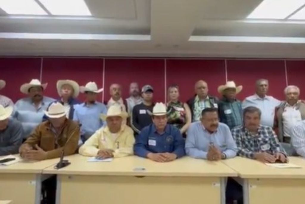 harryh12801's tweet card. The National Association of Freight Carriers (ANTAC), together with the National Front for the Rescue of Mexican Agriculture (FNRCM) and the Peasant