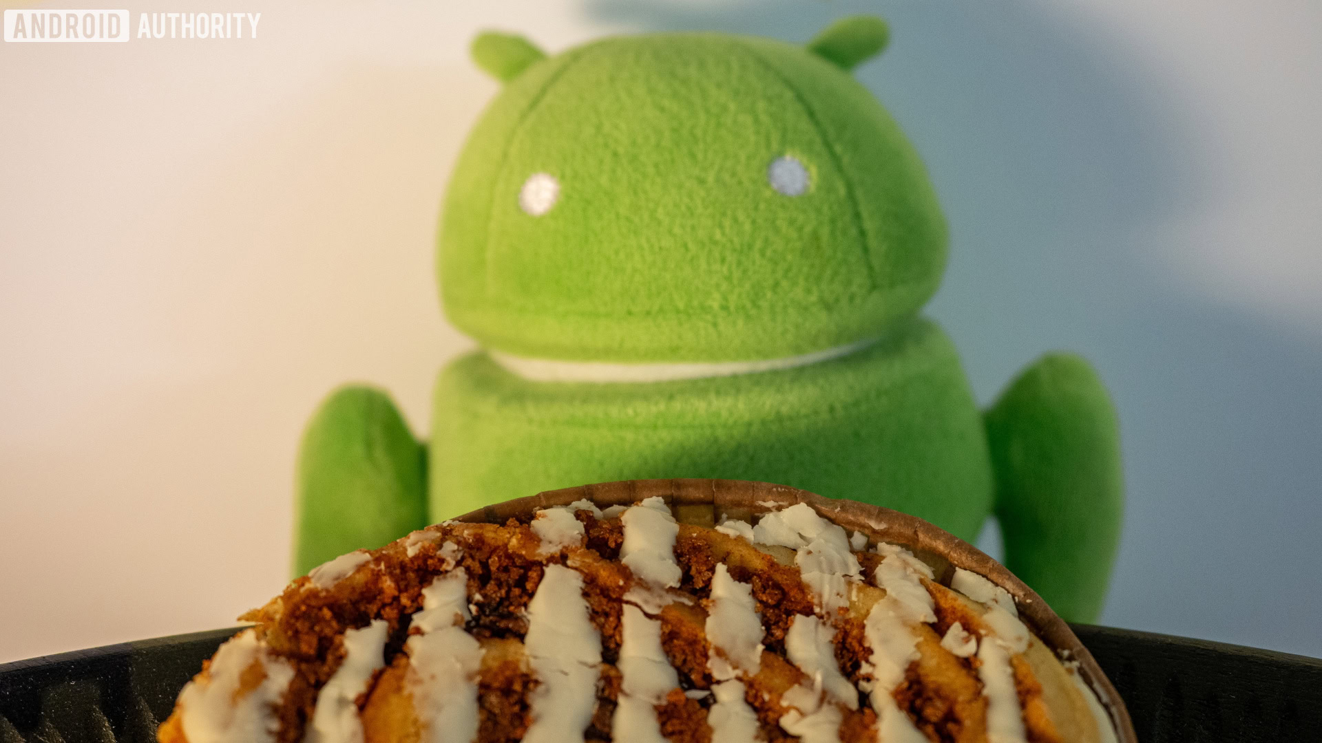 _tech_robot_'s tweet card. We've got confirmation that Google will continue its tasty dessert name convention with Android 17 'Cinnamon Bun.'
