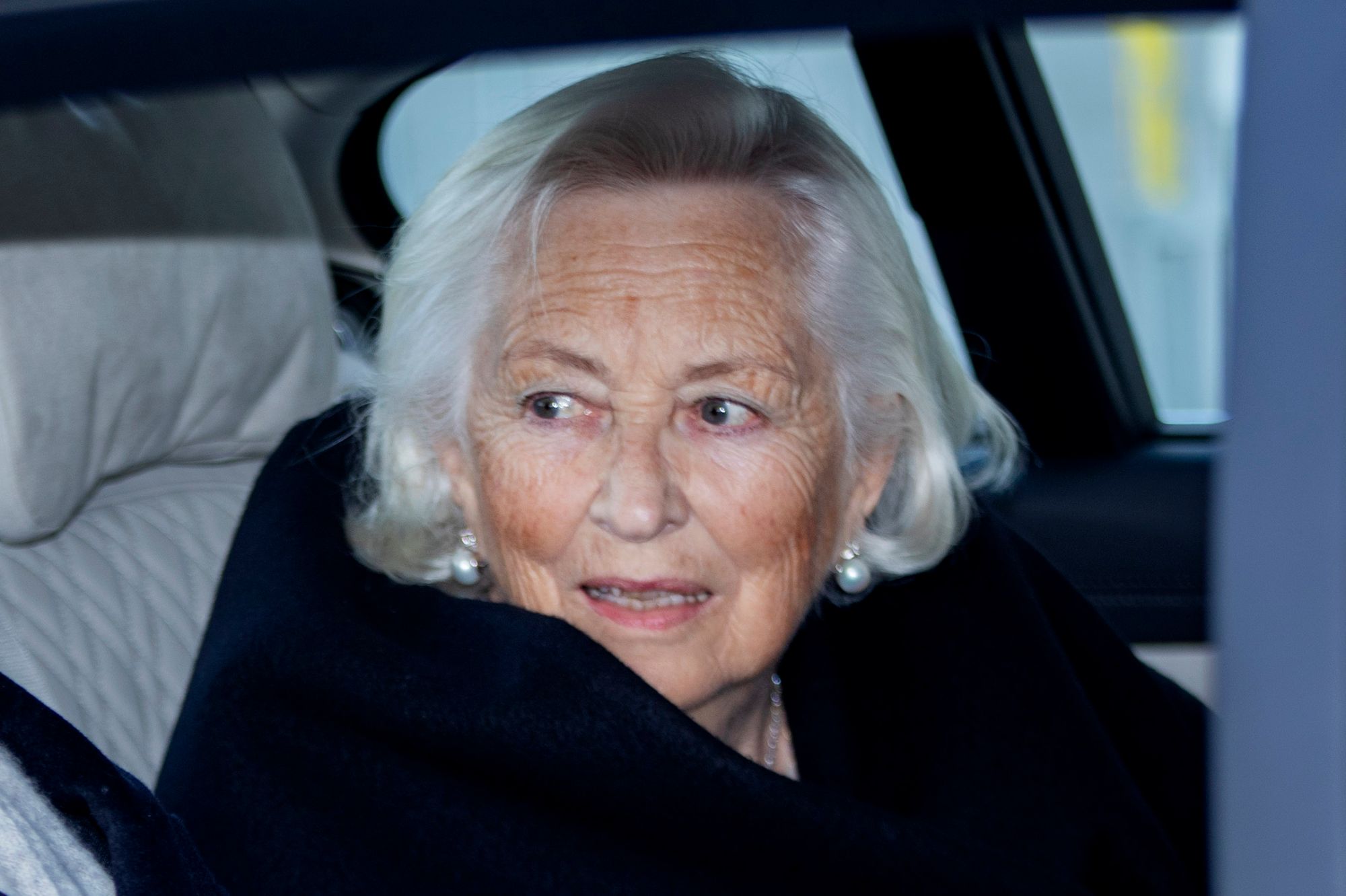 DBonnetBesancon's tweet card. L’ancienne reine des Belges Paola a été victime d’une chute, qui a occasionné une fracture du col de l'humérus droit. En conséquence, la mère du roi Philippe est contrainte d’annuler ses engagements...