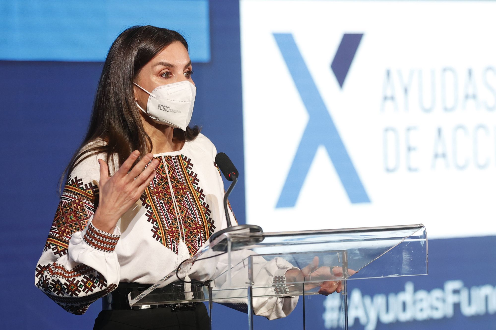 DBonnetBesancon's tweet card. La reine Letizia d’Espagne affichait, ce jeudi à Madrid, son soutien à l’Ukraine par son look.