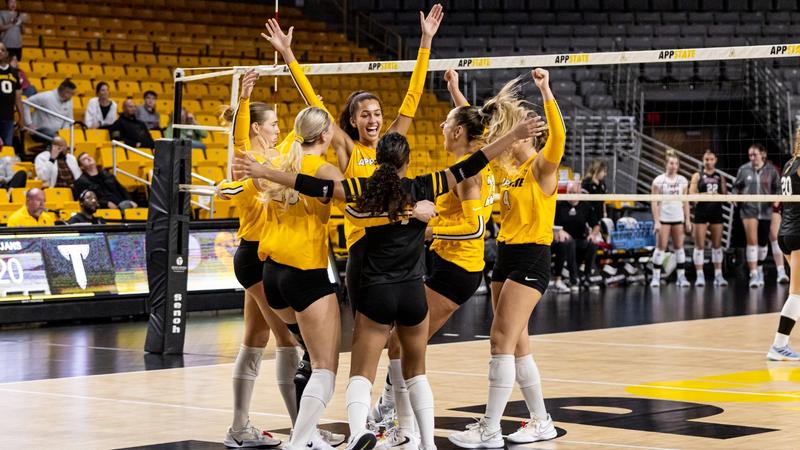 AppStateVB's tweet card. BOONE, N.C.  – The App State volleyball team (15-12, 6-10 SBC) capped the 2025 regular season with a 3-0 (25-23, 25-17, 25-20) sweep of Troy (9-15, 7-9 SBC) in the Holmes Convocation Center on...