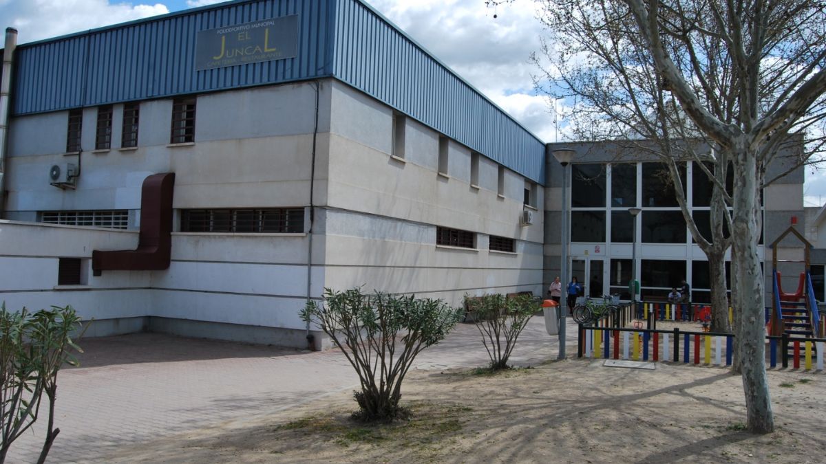 vecinal_ii's tweet card. La Ciudad Deportiva Municipal El Juncal, uno de los principales espacios deportivos del Distrito II, vuelve a situarse en el centro del debate vecinal. La