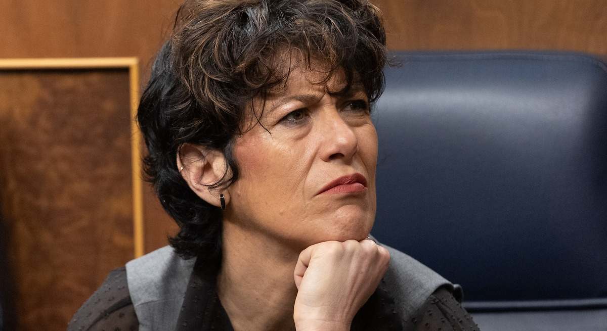 elEconomistaes's tweet card. El pasado mes de octubre más de 773.000 hogares en los que viven 2,3 millones de personas se beneficiaron del Ingreso Mínimo Vital (IMV). Así se desprende de la última estadística publicada por el...