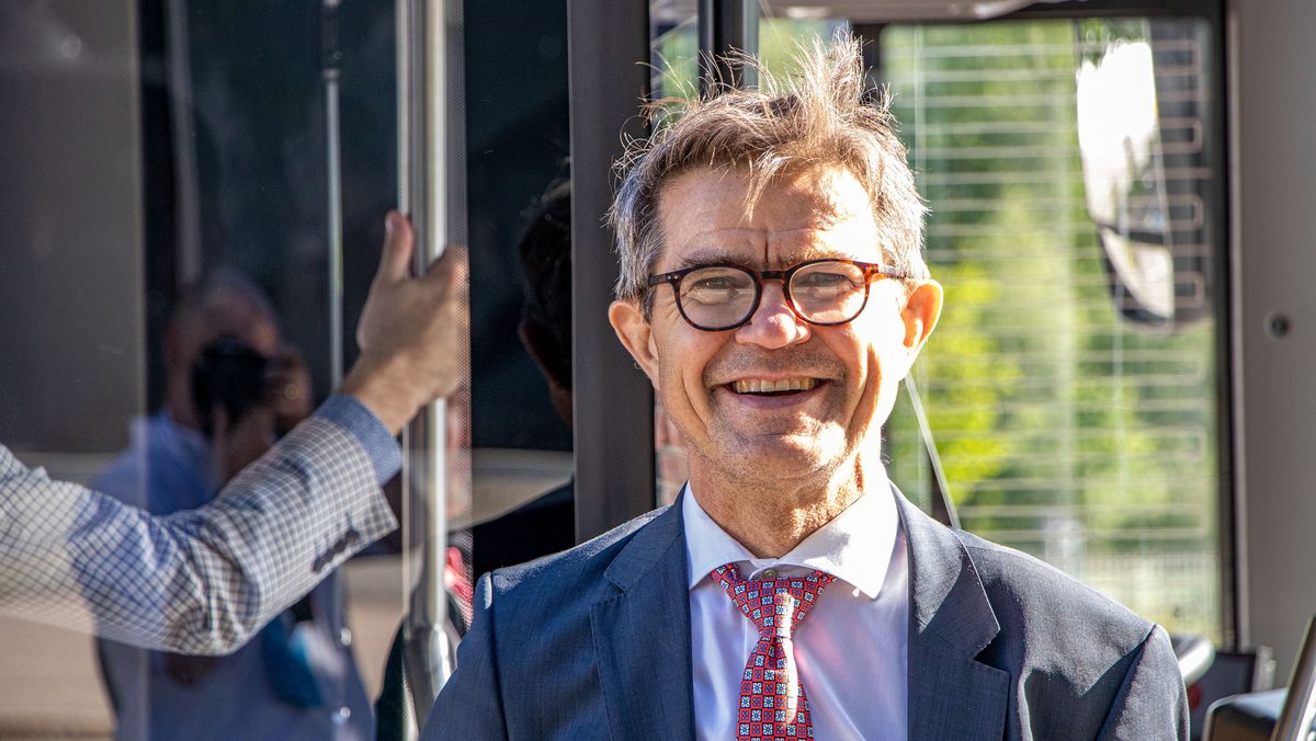 AppliedAutonomy's tweet card. Skal selvkjørende busser bli vanlig må politikerne handle nå, mener lederen.