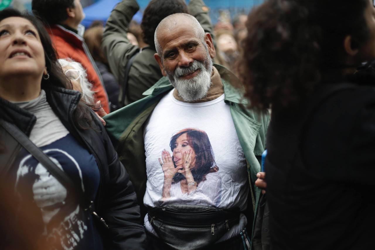 Contraeditor's tweet card. Volver a representar parece ser uno de los mensajes que salió de las urnas, ahora que se aquietaron las aguas