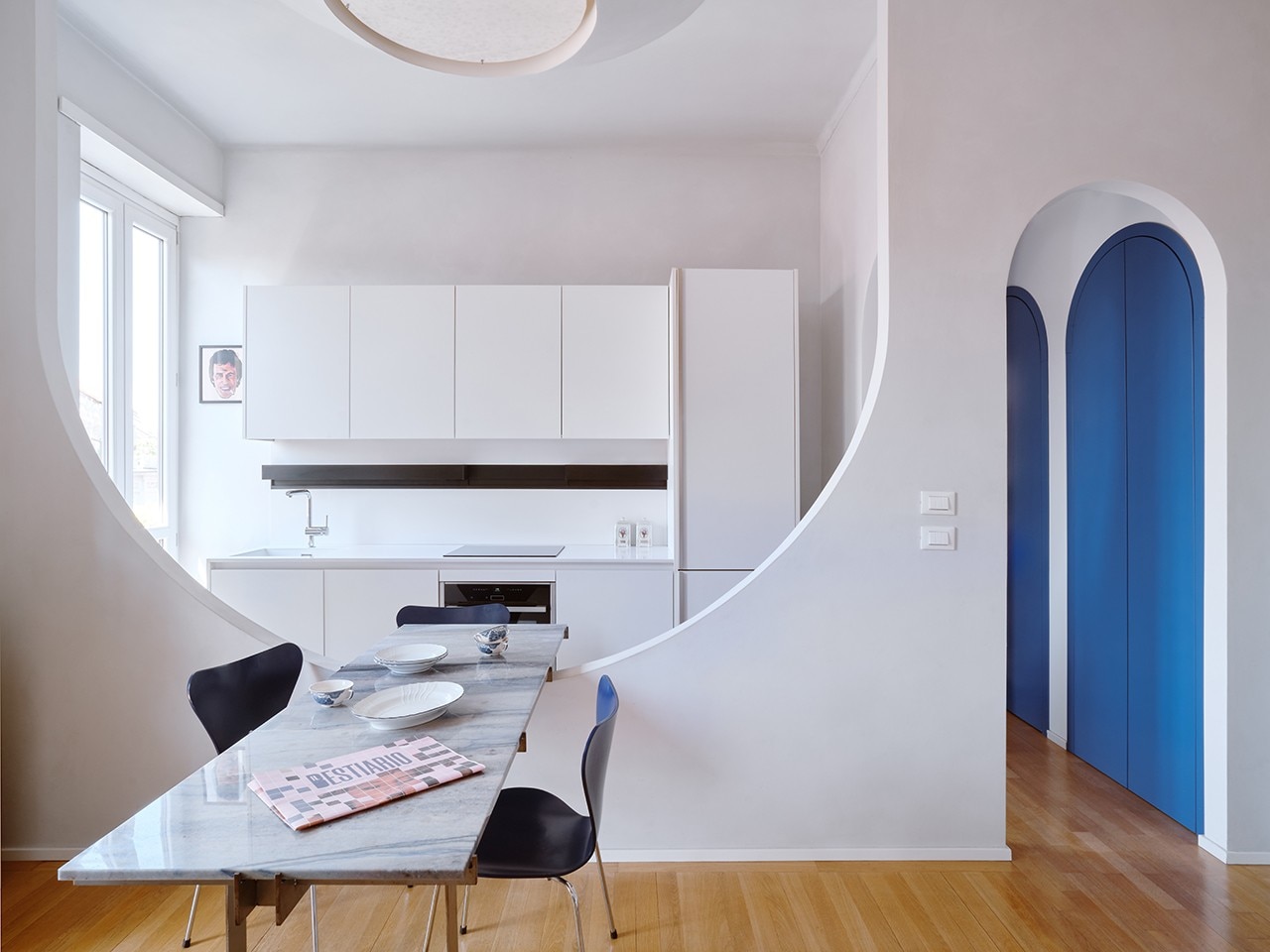 DomusWeb's tweet card. With a play of upright and inverted arches, the renovation by Tanaka|Tomidei expands the space of a small home, creating perspective-driven visual sequences and subtly echoing the city’s historic...