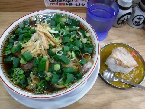 2siv1vLL7JxHe99's tweet card. 諭吉チャーシュー麺＋超ミニミニカレー  <950円＋クーポン>11月8日、去年8月リニューアルオープンしたこちらへクーポンを使いに初訪問しました。当初は平日のみ営業だったのが、土曜営業を始めたのでタイミング合わせられました。デフォのラーメンとチャーシュー麺の差額が1