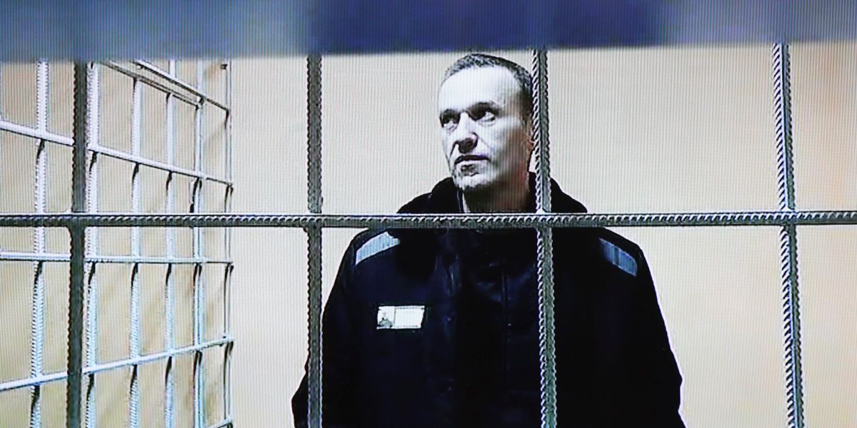 SPIEGEL_alles's tweet card. Noch gibt es keine Bestätigung aus seinem direkten Umfeld: Der Kremlkritiker Alexej Nawalny ist nach Angaben der russischen Justiz tot. Sein Anwalt ist auf dem Weg in die sibirische Strafkolonie.