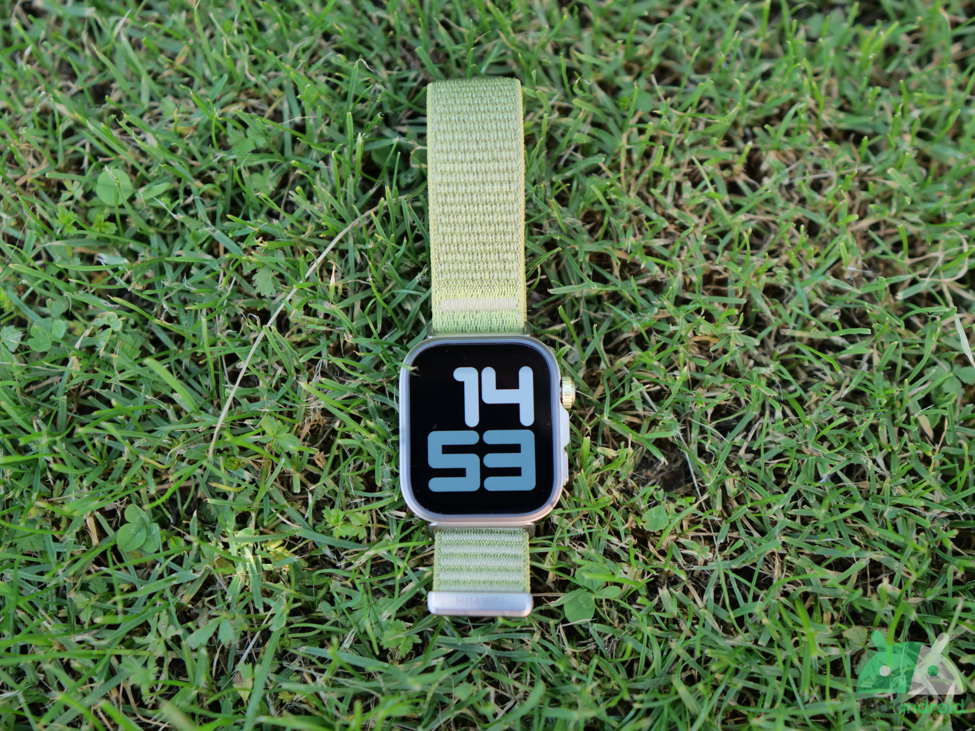 TuttoTechNet's tweet card. Il Black Friday di HUAWEI offre sconti e regali su due ottimi dispositivi, ecco le offerte per Watch Fit 4 e Fit 4 Pro