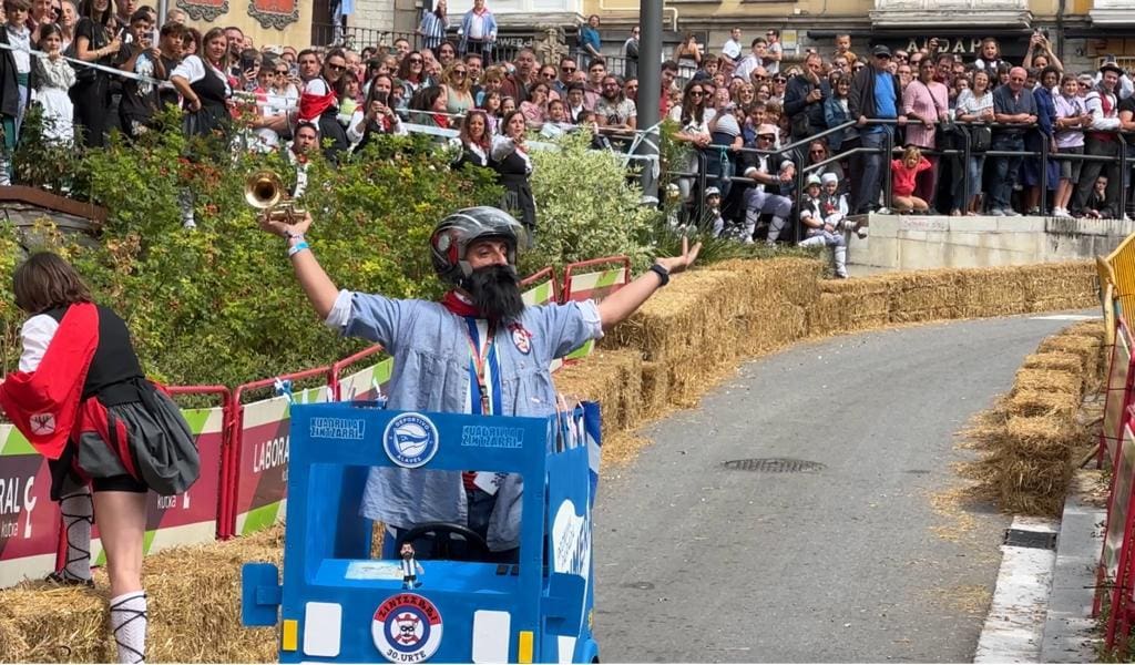 gasteizhoy's tweet card. Las goitiberak abren la inscripción para la bajada de La Blanca 2024 - Gasteiz Hoy