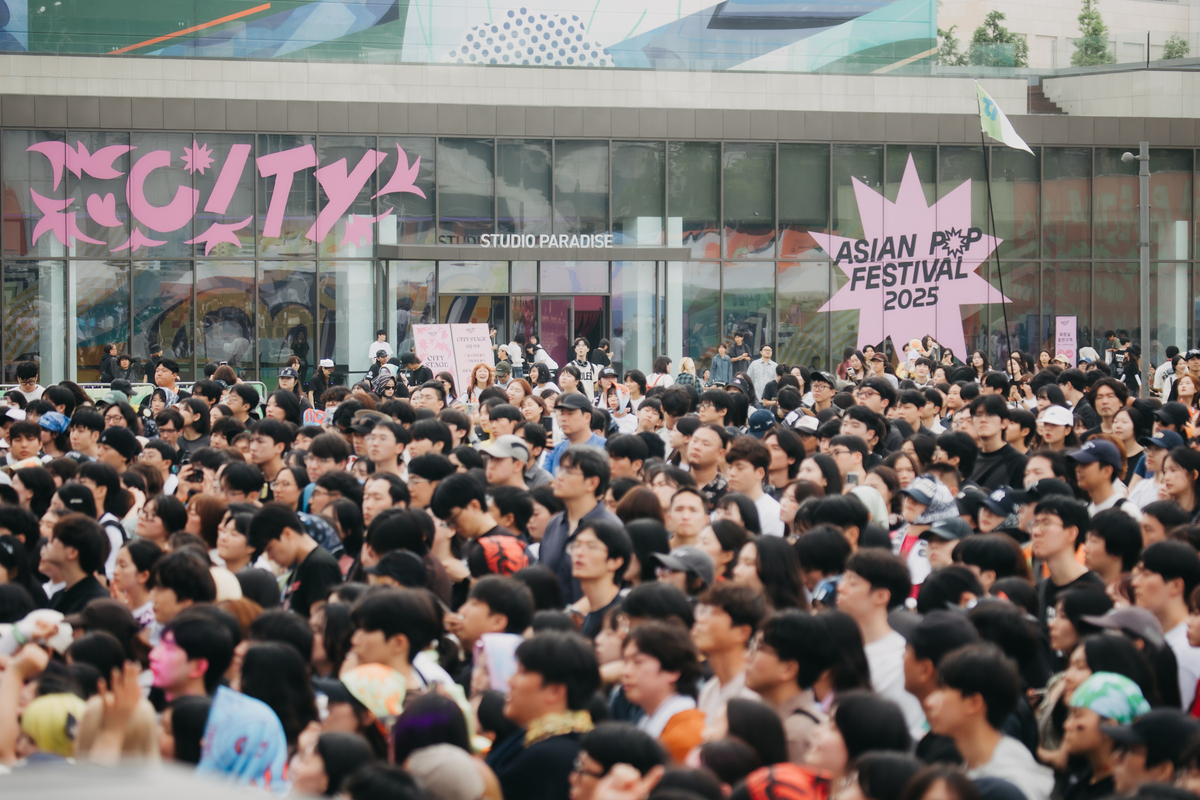 realsoundjp's tweet card. 20年以上大阪のFM802でDJとして活動する土井コマキが、アジア各国の注目すべき音楽を日本の音楽ファンに伝えるため、独自の視点で選んだアーティストを紹介する連載の第18回。