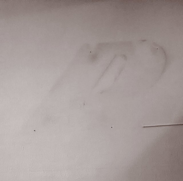 LabRevolucion's tweet card. A un tris hemos estado de llamar a Iker Jiménez y poner en su conocimiento y el de su «Cuarto Milenio» el fantasmagórico descubrimiento de esta ‘Erre’ de Bélmez. No asustarse, son solo …