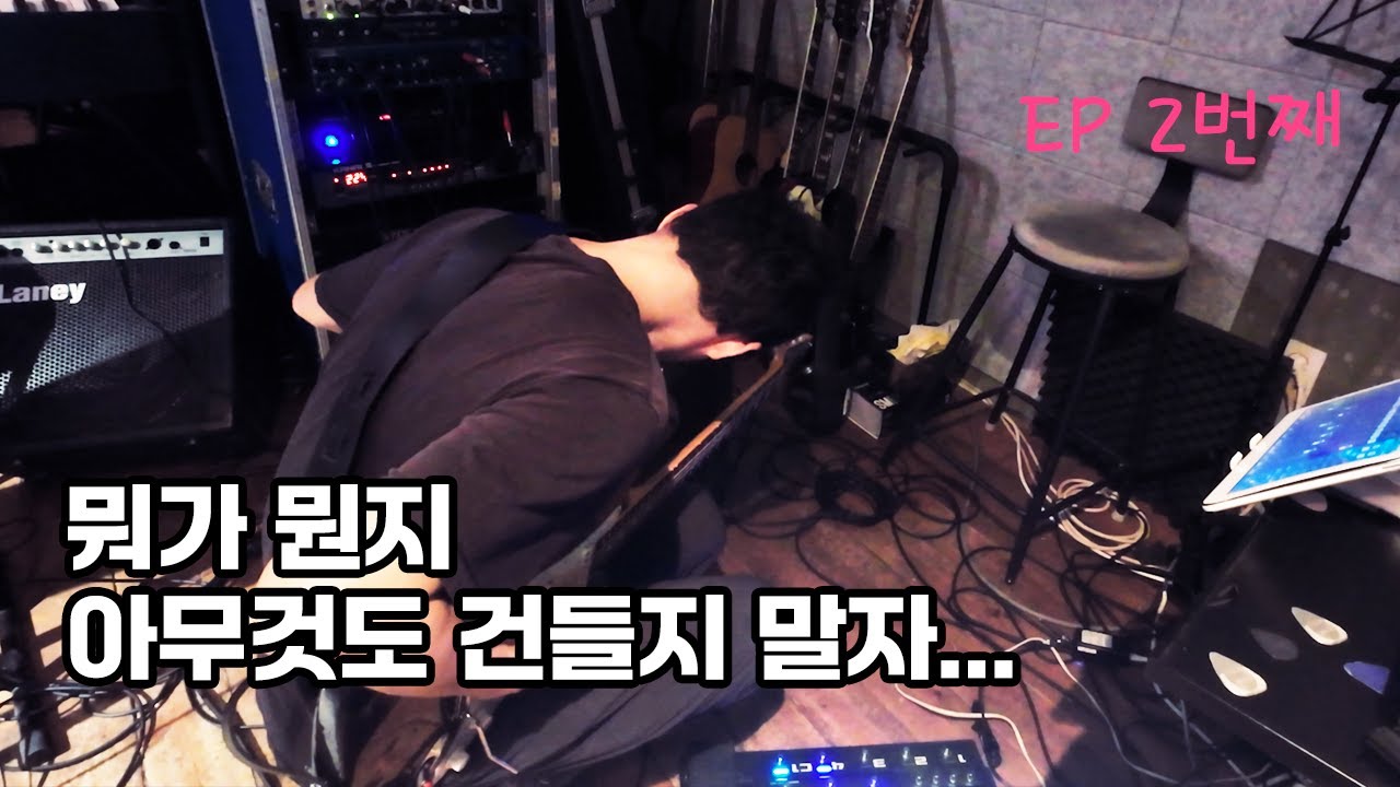 oppa_yes's tweet card. 기타 치는 척, 일당 받는 연기자, 오늘도 현장에 선다.