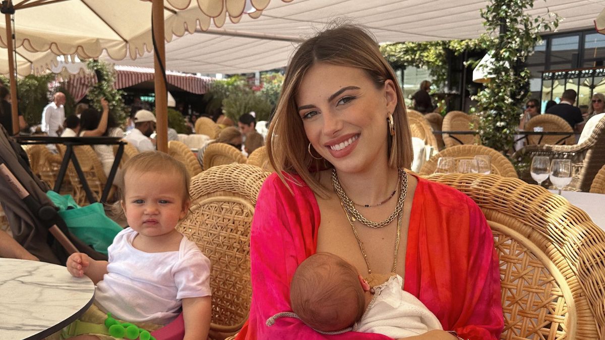 F_A_N_____'s tweet card. Ce jeudi 22 août 2024, Giuseppa a partagé une photo d’elle les seins nus sur la plage. Une image qui n’a pas manqué de faire réagir les internautes. Agacée, la maman d’Adrianna met les choses au...