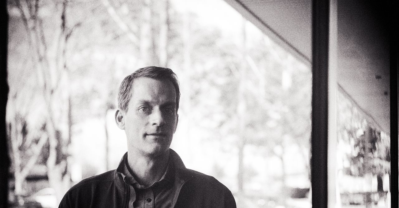 DeepLearningTO's tweet card. Armed with massively distributed systems and the ideas that drive them, Jeff Dean has returned to the world of neural networks.