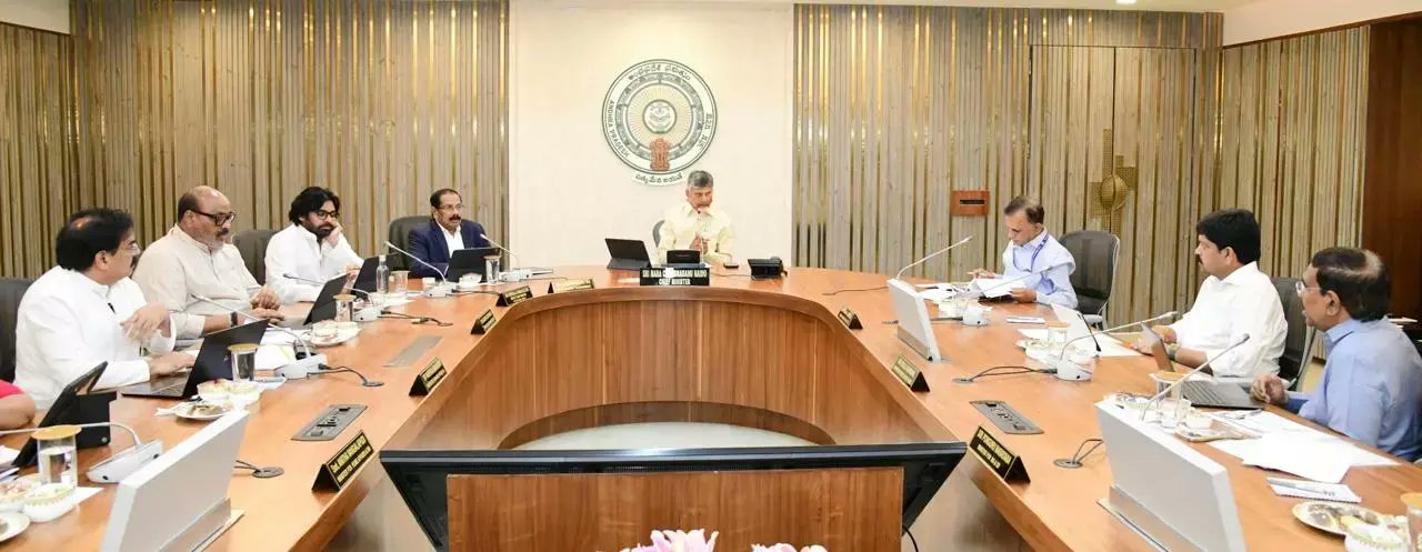 myvaartha's tweet card. AP Cabinet: కేబినెట్‌ (AP Cabinet) సమావేశంపై కేంద్రీకృతమైంది. మరికొన్ని గంటల్లో ప్రారంభం కానున్న ఈ సమావేశం రాష్ట్ర భవిష్యత్తు దిశలో