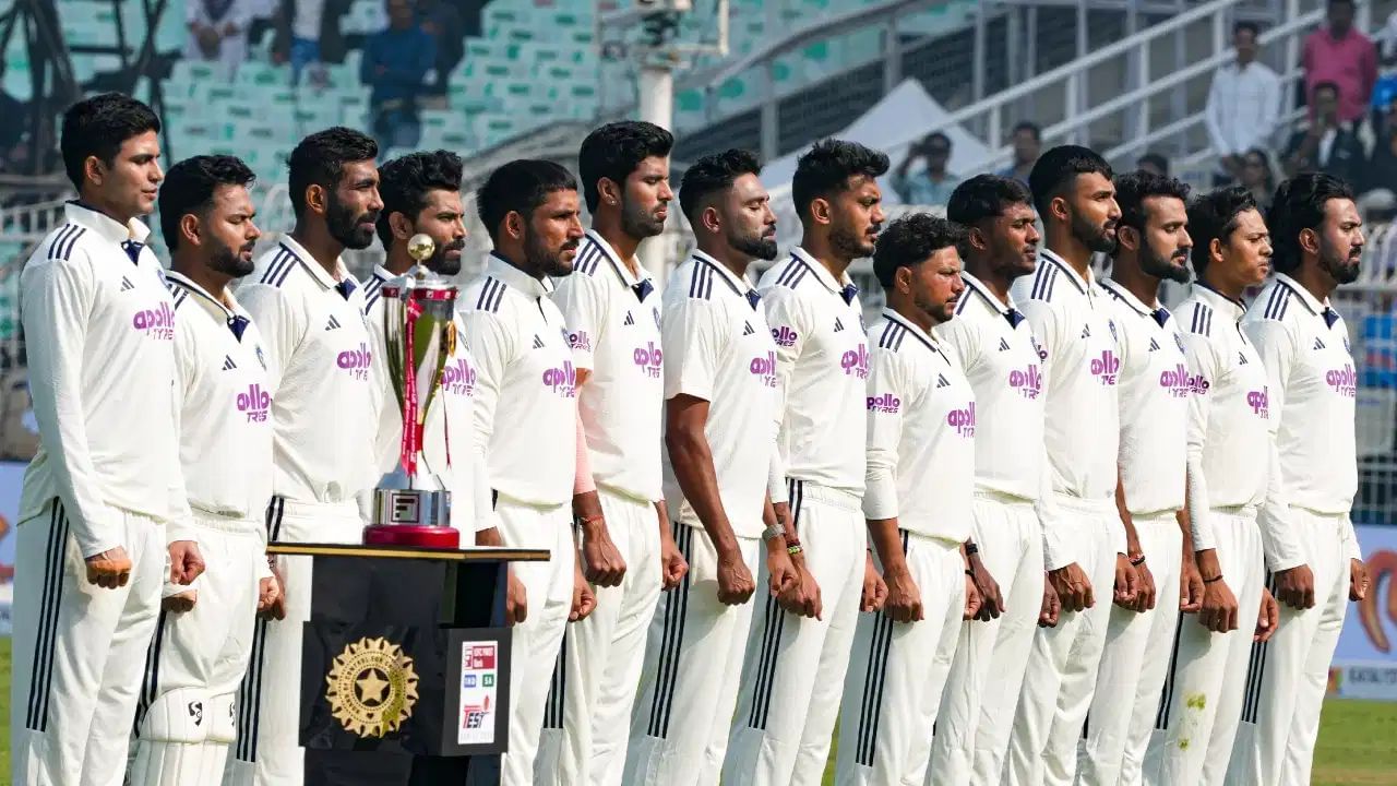 tv9gujarati's tweet card. ભારતીય ટીમે 2025-27 વર્લ્ડ ટેસ્ટ ચેમ્પિયનશિપ (WTC) માં અત્યાર સુધીમાં આઠ મેચ રમી છે અને તે ચોથા સ્થાને છે. તેથી, ટીમ ઈન્ડિયા માટે ફાઈનલમાં પહોંચવા માટે દરેક મેચ મહત્વપૂર્ણ રહેશે. ટીમ ઈન્ડિયા પાસે કુલ...