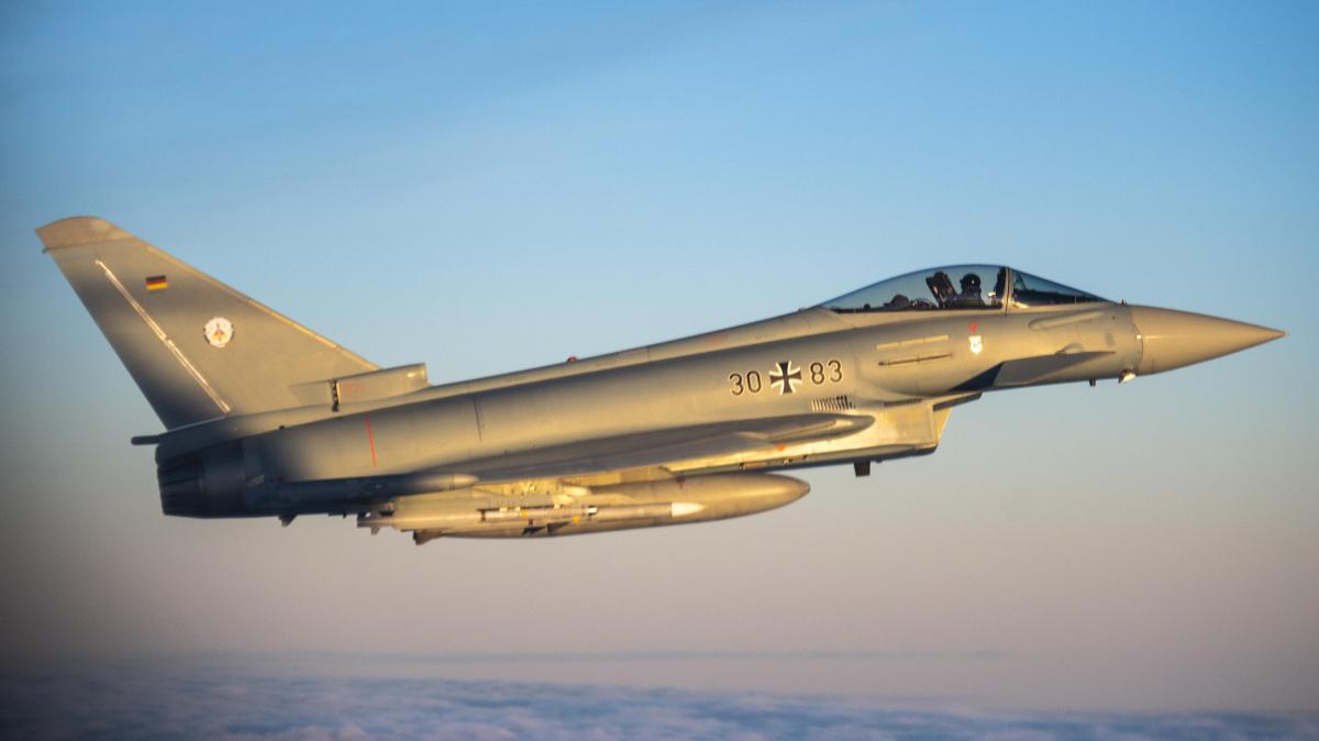 Bjoern__M's tweet card. Thomas Pretzl, Gesamtbetriebsratsvorsitzender bei Airbus in Manching, fordert die neue Bundesregierung auf, die Führung im miliärischen Flugzeugbau zu übernehmen.