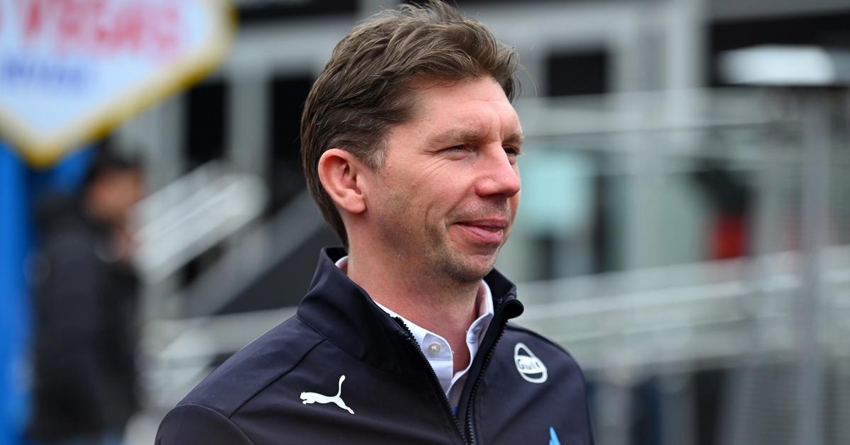 WilliamsRacing's tweet card. It's time to get your questions in for the next episode of The Vowles Verdict, presented by Kraken