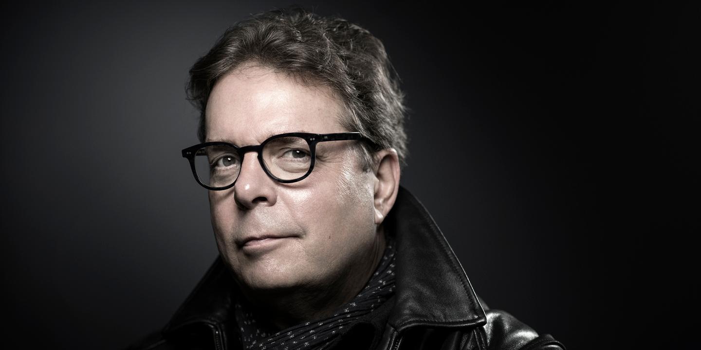 Echoraljpangio's tweet card. TRIBUNE. Le romancier Douglas Kennedy, réfugié à Paris pour fuir un New York fantomatique en pleine pandémie et une Amérique trumpienne qui voit, dans le masque, « un truc de mauviette », réfléchit à...