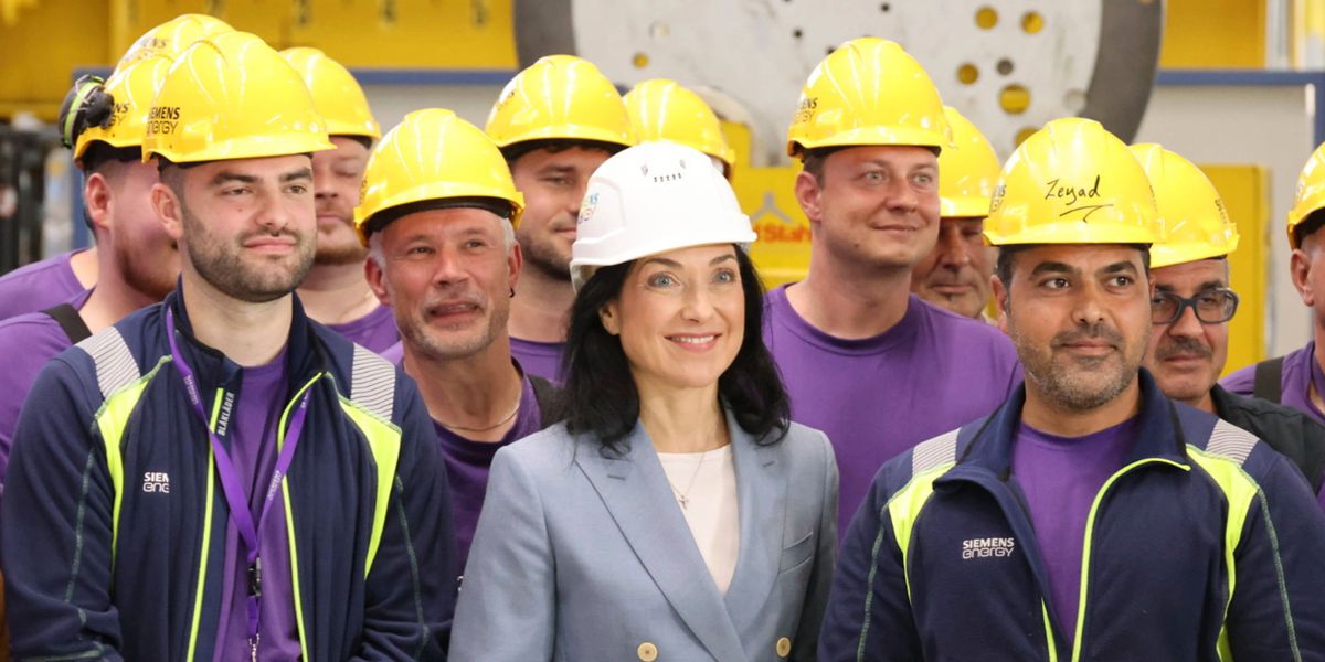 rahmstorf's tweet card. Keine Energietechnik wächst global so schnell wie Batteriespeicher. Nun hat die Bundesnetzagentur einen Bericht zur Zukunft der Stromversorgung vorgelegt, der dieses Wachstum ignoriert.