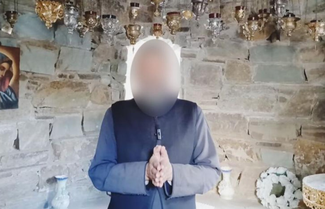 Snowflowgame's tweet card. Greek police have dismantled a criminal network involving three priests accused of trafficking cocaine and smuggling migrants. One of them, a former model and YouTuber known for his cooking videos,...