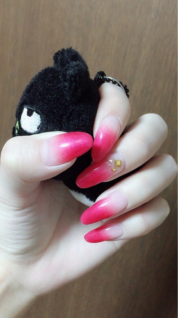 algonquins_cb's tweet card. こんばんは！りっちゃんです(*`∀´*)/昨日はネイルを変えに行ってきました💅💞今回はシンプルな分、色を鮮やかな赤にしてみました(* ॑꒳ ॑* )⋆*自分に…