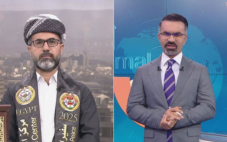 BasharAzeez2's tweet card. عادل مەلا ساڵح وەک باڵیۆزی ناوەندی ئاشتیی جیهانی و تەنیا نوێنەری کورد لە کۆنگرەی ئاشتیی جیهانی لە قاهیرە بەشداری کرد. ئەو هاونیشتمانییە بە جلوبەرگی کوردی و ئاڵای کوردستانەوە لەنێو نوێنەرانی زیاتر لە...