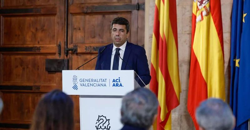 apuntnoticies's tweet card. El president de la Generalitat, Carlos Mazón, ha anunciat este dilluns a primera hora del matí en una compareixença pública sense preguntes al Palau que dimitix com a cap del govern valencià....