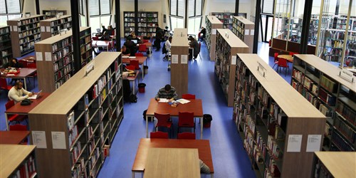 netguide's tweet card. Par Le Monde : Face aux milliers de places restées vacantes sur la nouvelle plate-forme Mon master, le ministère de l’enseignement supérieur a décidé de laisser aux formations la possibilité de...